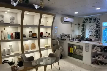 محل ورد للتقبيل بحسابات سوشيال ميديا متفاعلة
