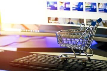 متجر إلكتروني للتقبيل أو للبيع (مربح ومشهور)