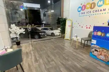 محل ايس كريم للتقبيل/للبيع