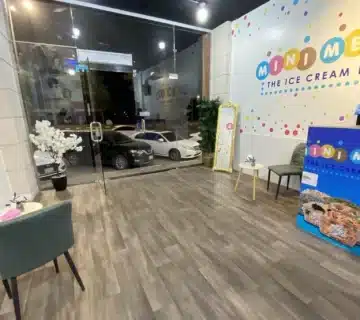 محل ايس كريم للتقبيل/للبيع