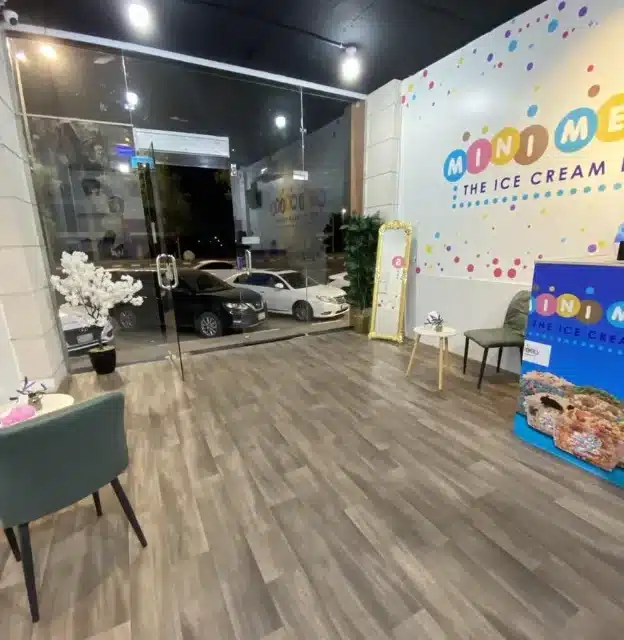 محل ايس كريم للتقبيل/للبيع