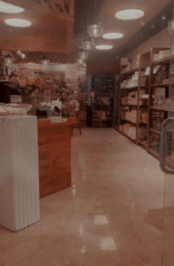 محل ورد للبيع/للتقبيل