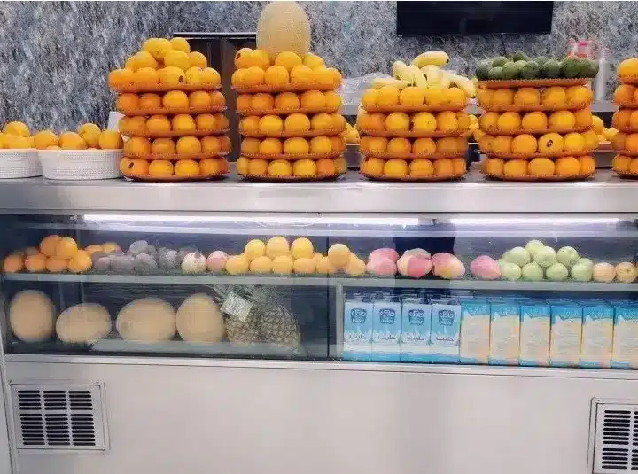 ثلاجة عرض فواكه