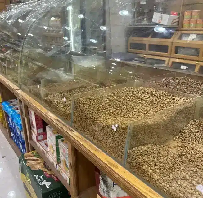 بضاعة محل عطارة ومكسرات