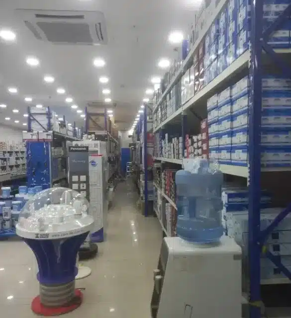 بضاعة محل كهرباء وسباكة