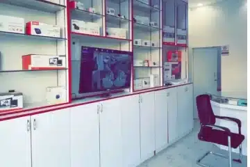 بضاعة محل كاميرات مراقبة للتقبيل