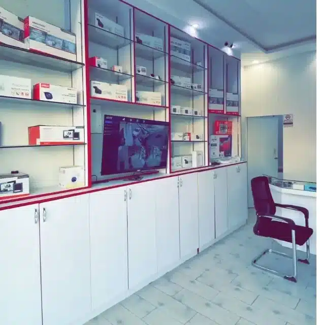 بضاعة محل كاميرات مراقبة للتقبيل
