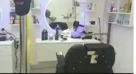 مشروع للبيع: محل حلاقة رجالي للتقبيل