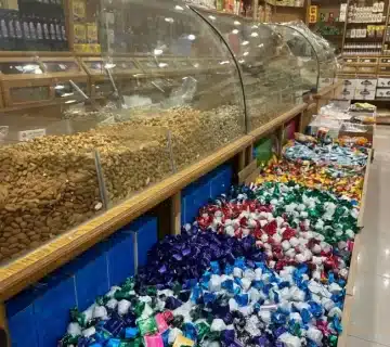 بضاعة محل عطارة ومكسرات