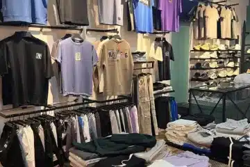 بضاعة محل ملابس رجالي