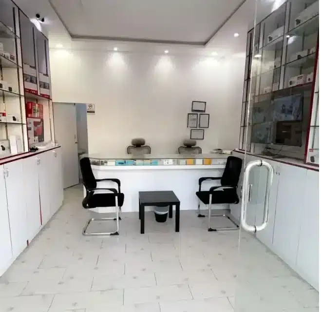 بضاعة محل كاميرات مراقبة للتقبيل