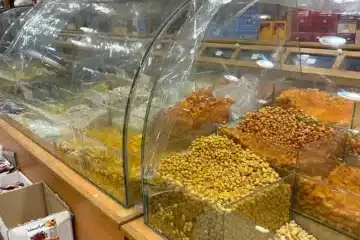 بضاعة محل عطارة ومكسرات