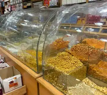 بضاعة محل عطارة ومكسرات