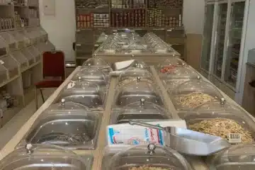 بضاعة محل عطارة
