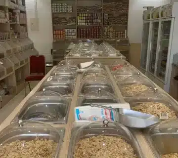 بضاعة محل عطارة