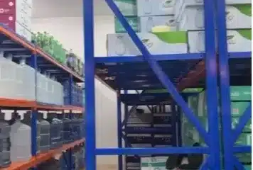 مستودع محل مياه