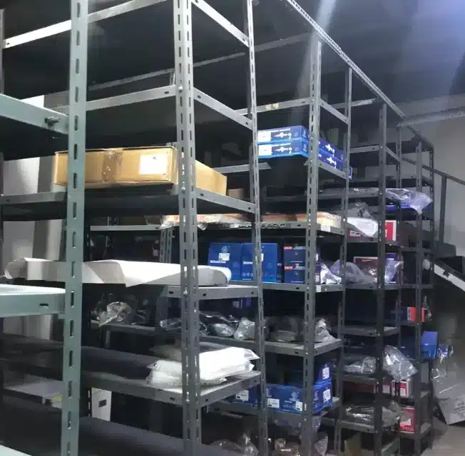 ستاندات ورفوف محل قطع سيارات