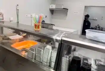 محل بيع بطاطس مقلي للتقبيل/للبيع في جدة
