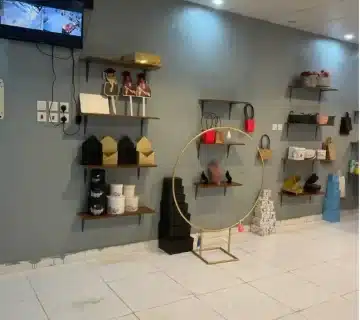 محتويات محل ورد