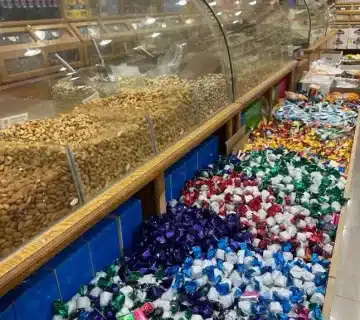 بضاعة محل عطارة ومكسرات
