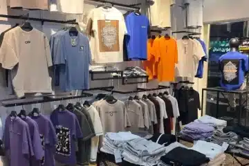 بضاعة محل ملابس رجالي