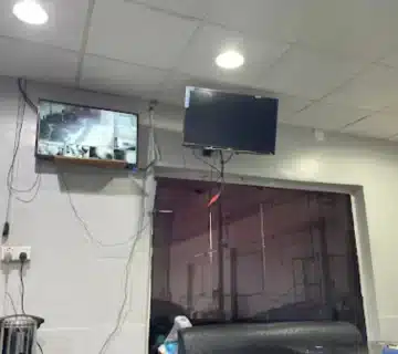 شاشة عرض لكاميرات المراقبة