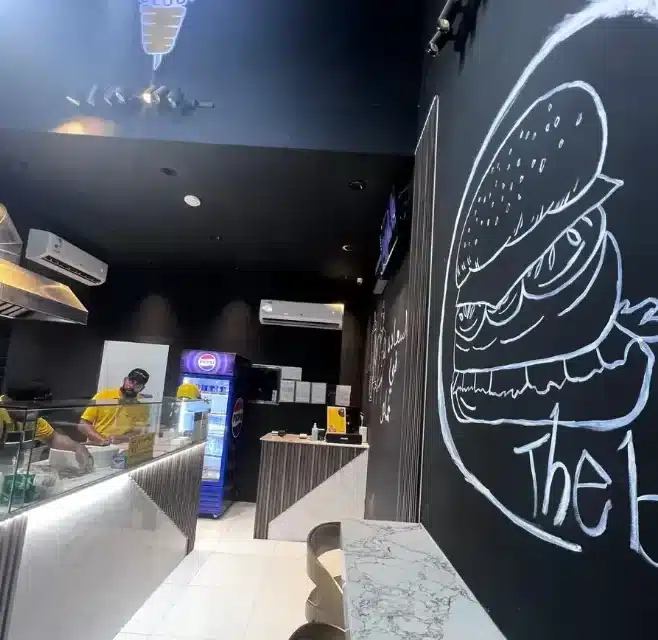 محتويات مطعم شاورما