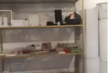 رفوف محل زهور