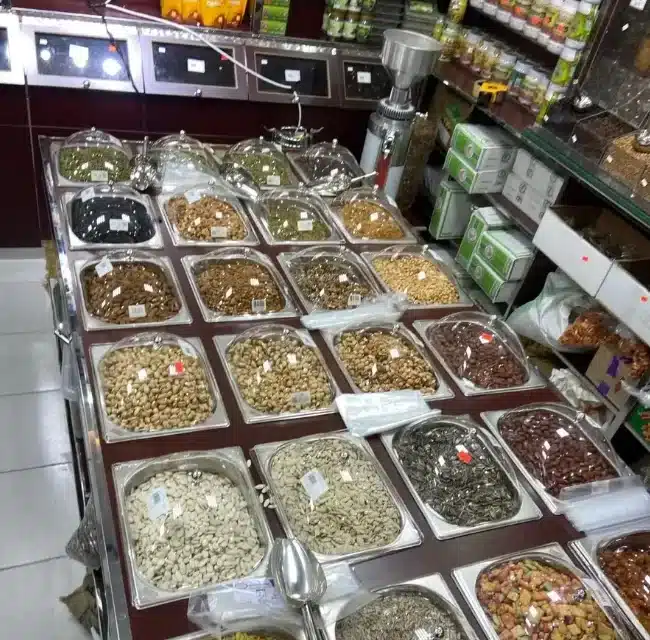 بضاعة محل عطارة للبيع