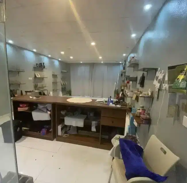 محتويات محل ورد