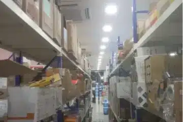 رفوف واستاندات محل أدوات كهربائية