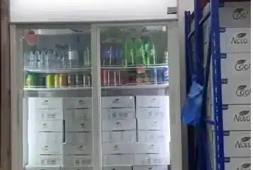 محل مياه للتقبيل ومشروبات غازية في الرياض