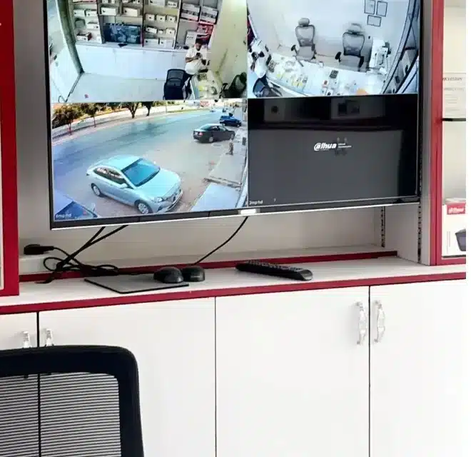 شاشة كاميرات المراقبة