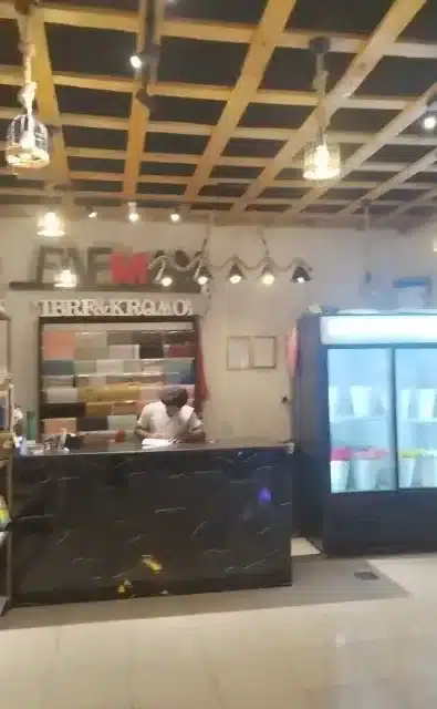 عامل تنسيق ورد وهدايا