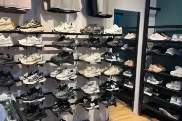 بضاعة محل ملابس رجالي