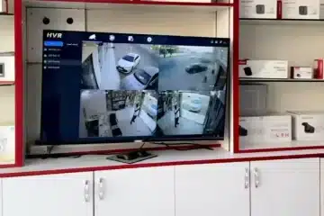 محل كاميرات مراقبة للتقبيل (في موقع مميز جدًا)
