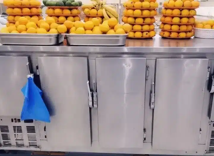 معدات محل عصير للتقبيل