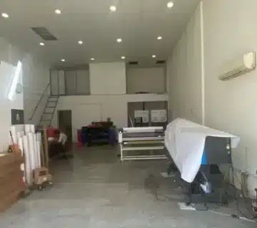 مدخل محل الدعاية والإعلان