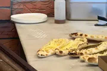 مطعم بيتزا وفطاير للتقبيل/للبيع معروف في الدمام