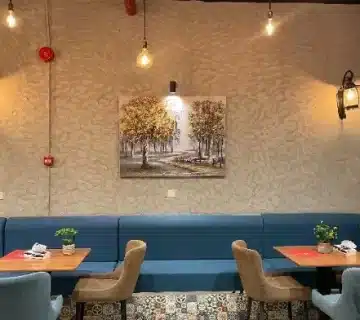 طاولة وكراسي