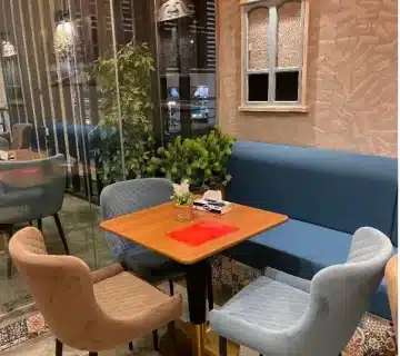 طاولة وكراسي