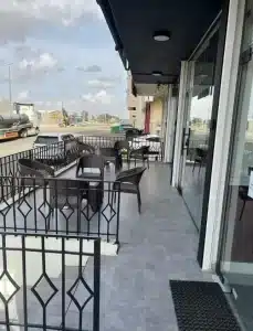 محل شاهي للبيع/للتقبيل