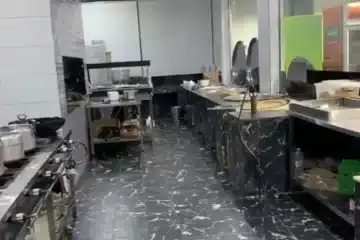 مطعم بخاري للتقبيل أو للبيع (مبيعات جيدة)