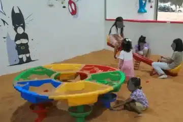 مركز ترفيهي للتقبيل أو للبيع (ألعاب أطفال)