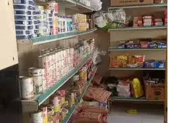 بقالة للتقبيل أو للبيع