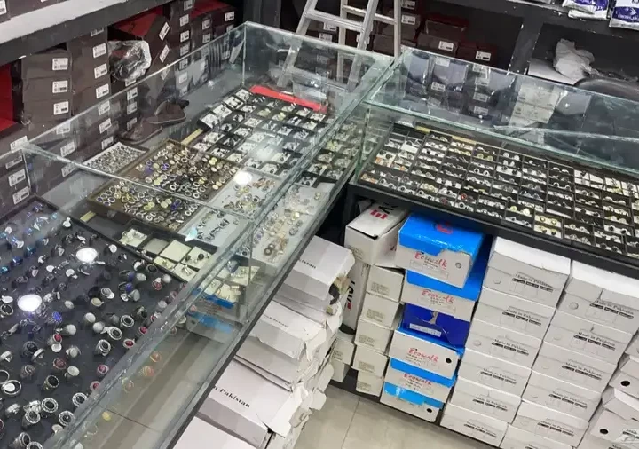 محل مستلزمات رجالية للتقبيل بالرياض