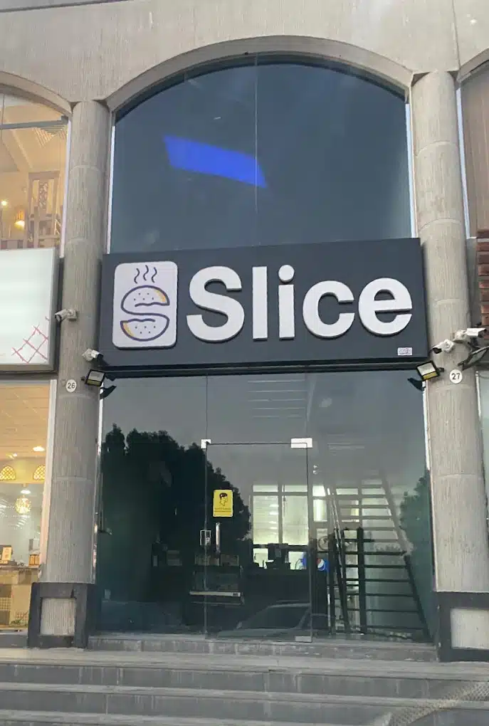 مطعم برجر قائم وجاهز للتقبيل